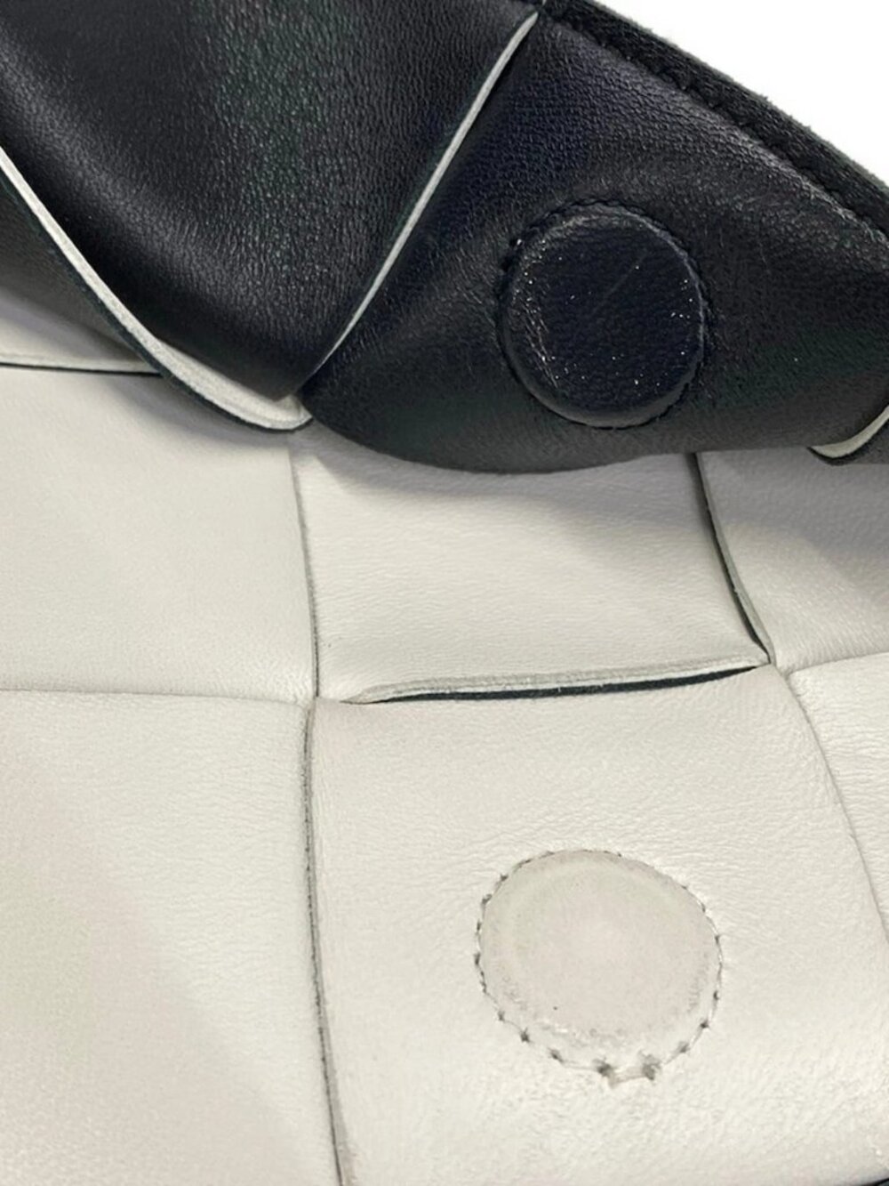 BOTTEGA VENETA Cassette White Leather Shoulder Bag - Picture 13 of 14